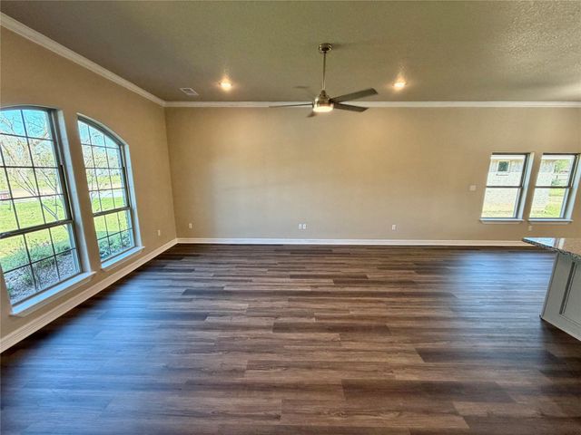 1039 S Anderson Street, Angleton, TX 77515