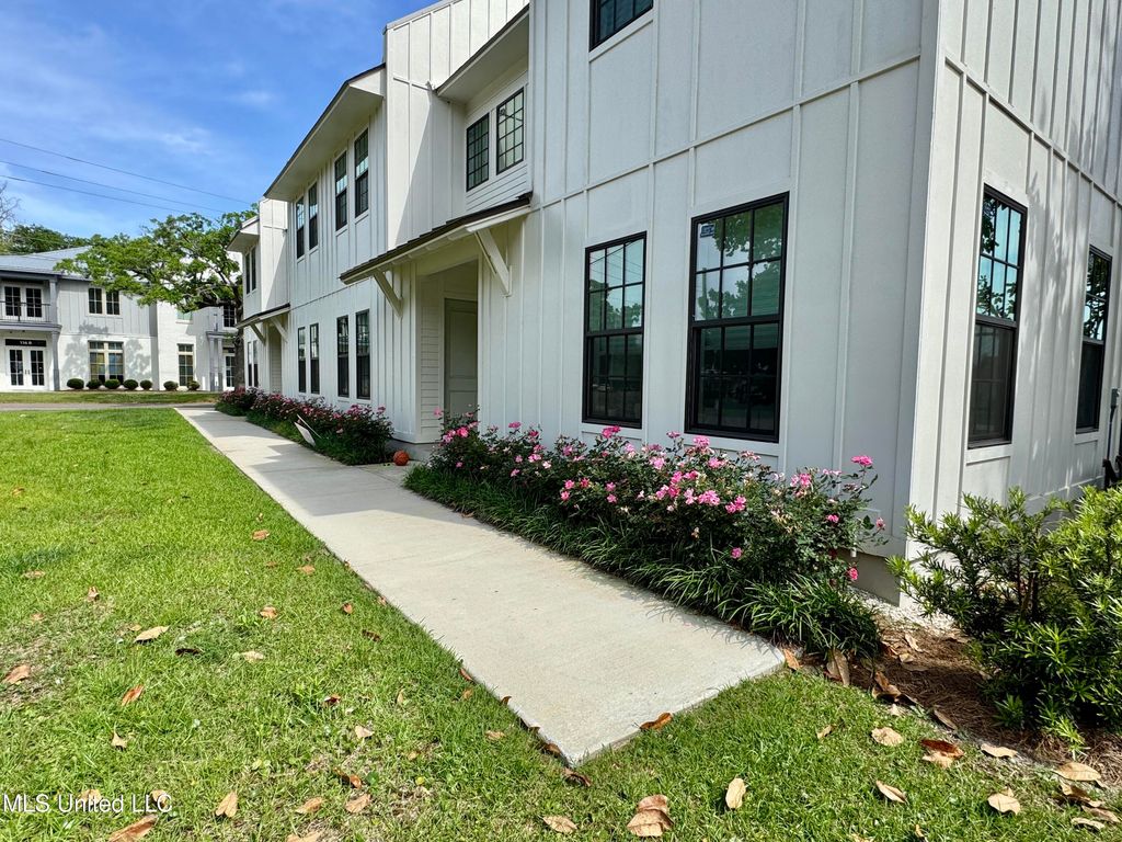 115 Menge Avenue, 3, Pass Christian, MS 39571