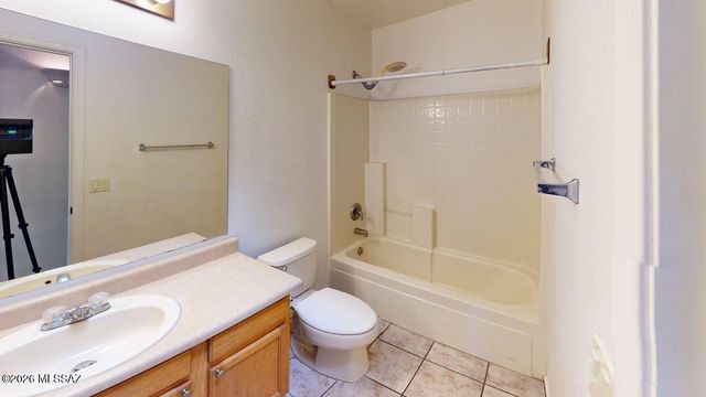 932 W Brave River Place, Tucson, AZ 85704