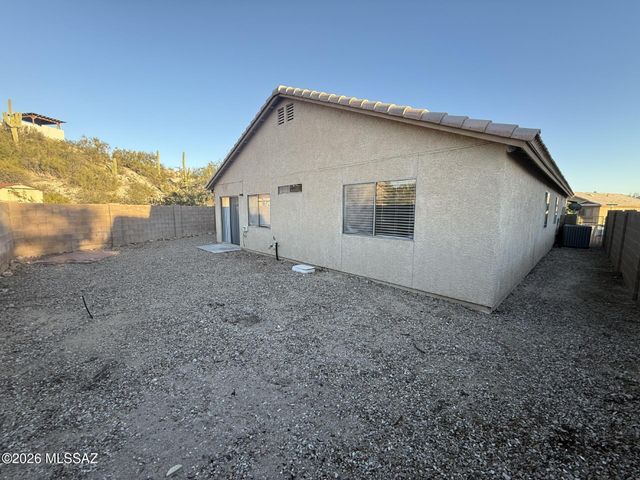 932 W Brave River Place, Tucson, AZ 85704