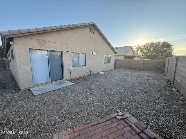932 W Brave River Place, Tucson, AZ 85704