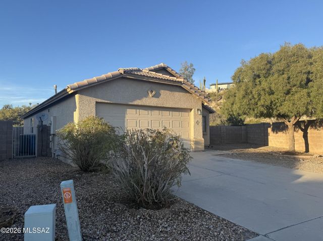 932 W Brave River Place, Tucson, AZ 85704