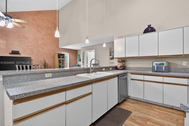 5115 NW 51st Ave, Coconut Creek, FL 33073