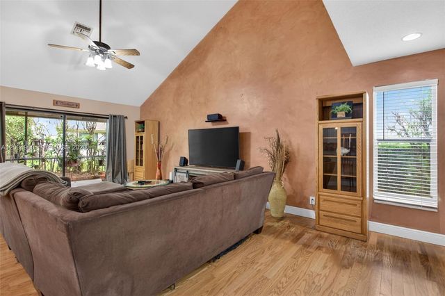 5115 NW 51st Ave, Coconut Creek, FL 33073