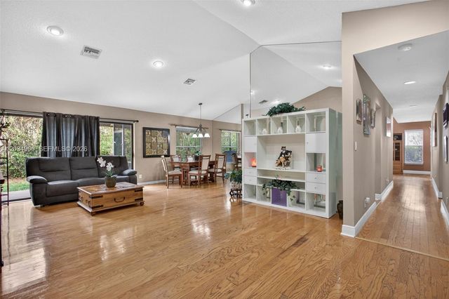 5115 NW 51st Ave, Coconut Creek, FL 33073