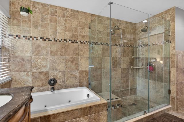 5115 NW 51st Ave, Coconut Creek, FL 33073