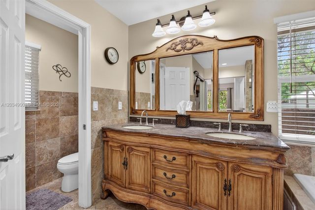 5115 NW 51st Ave, Coconut Creek, FL 33073