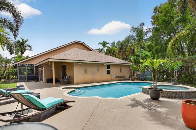 5115 NW 51st Ave, Coconut Creek, FL 33073