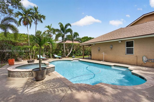 5115 NW 51st Ave, Coconut Creek, FL 33073