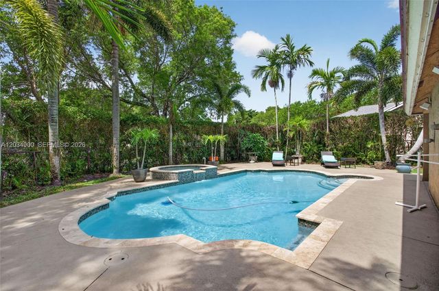 5115 NW 51st Ave, Coconut Creek, FL 33073