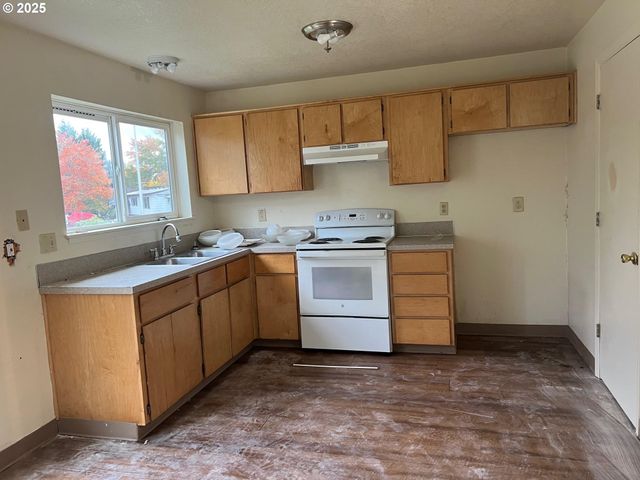 19901 Sw MEADOWBROOK Ct, Beaverton, OR 97078