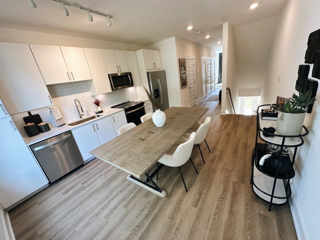 542 Southgate Ave Apt 203, Nashville, TN 37203