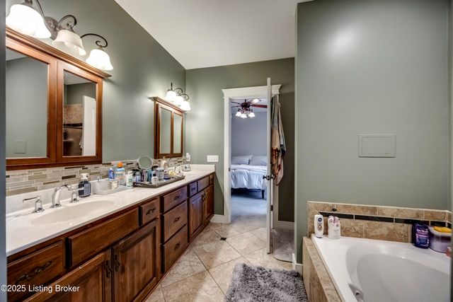 895 Woodlawn Rd 3, Bardstown, KY 40004
