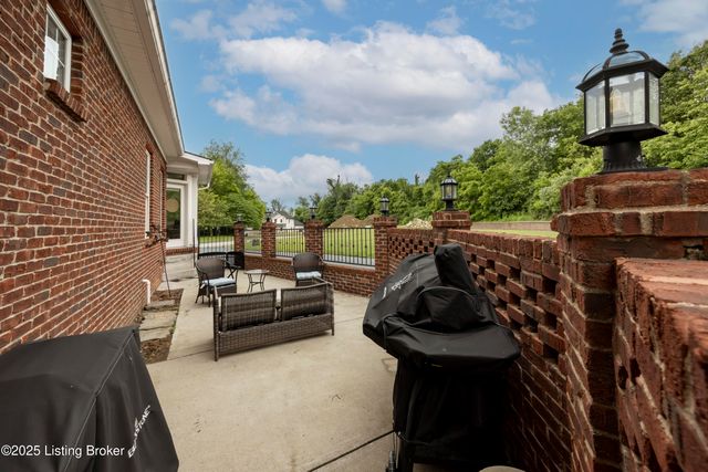 895 Woodlawn Rd 3, Bardstown, KY 40004