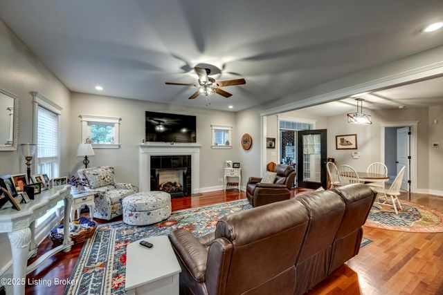 895 Woodlawn Rd 3, Bardstown, KY 40004