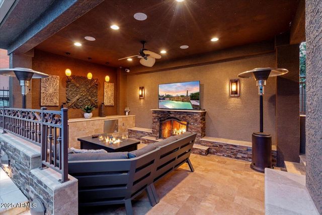 2237 W TWAIN Drive, Anthem, AZ 85086