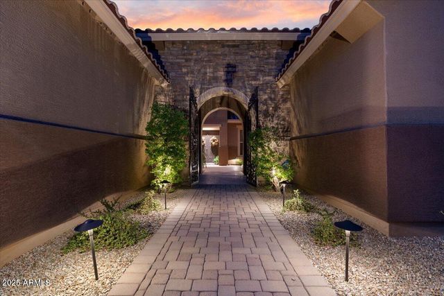 2237 W TWAIN Drive, Anthem, AZ 85086