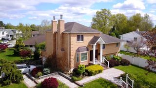 28 Merit Lane, Jericho, NY 11753