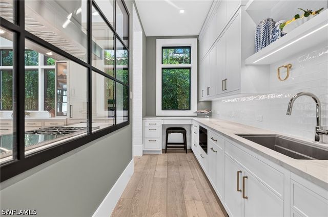 2231 Forrest LN, Naples, FL 34102