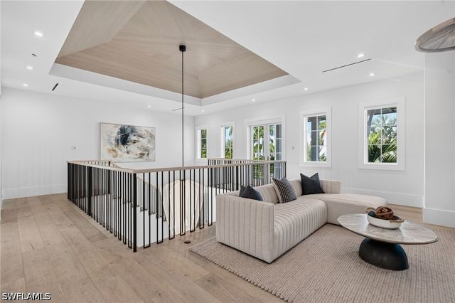 2231 Forrest LN, Naples, FL 34102