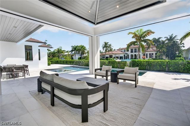 2231 Forrest LN, Naples, FL 34102