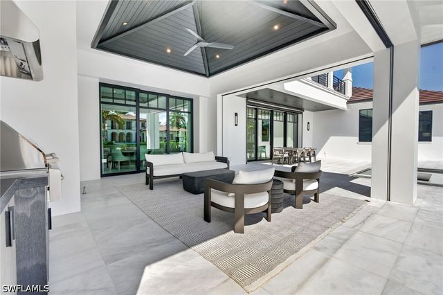 2231 Forrest LN, Naples, FL 34102