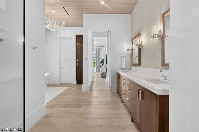 2231 Forrest LN, Naples, FL 34102