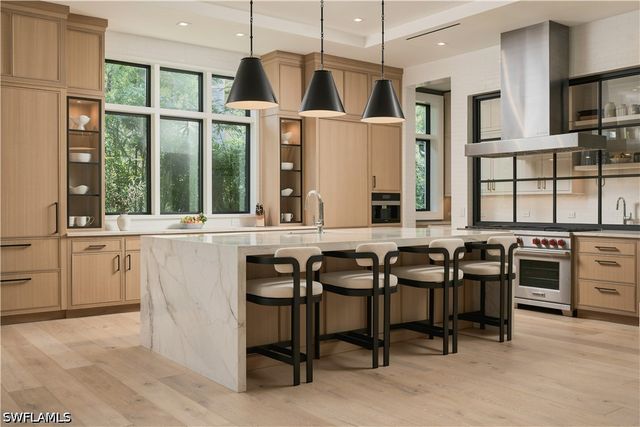 2231 Forrest LN, Naples, FL 34102