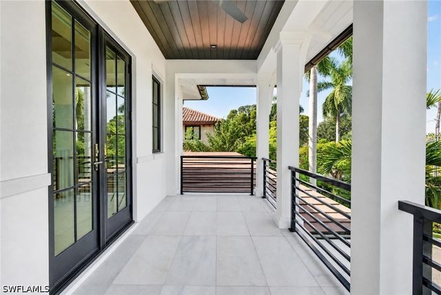 2231 Forrest LN, Naples, FL 34102