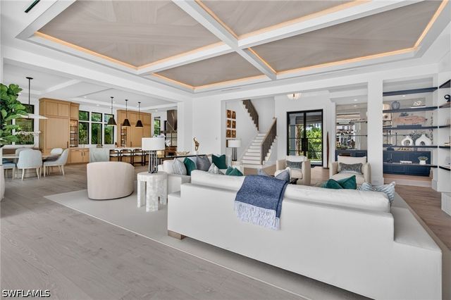 2231 Forrest LN, Naples, FL 34102