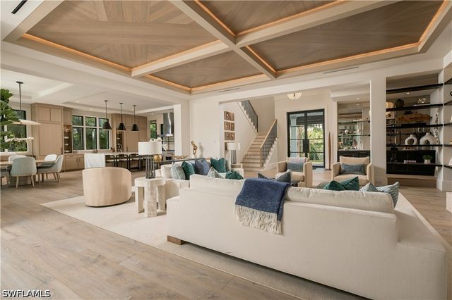 2231 Forrest LN, Naples, FL 34102
