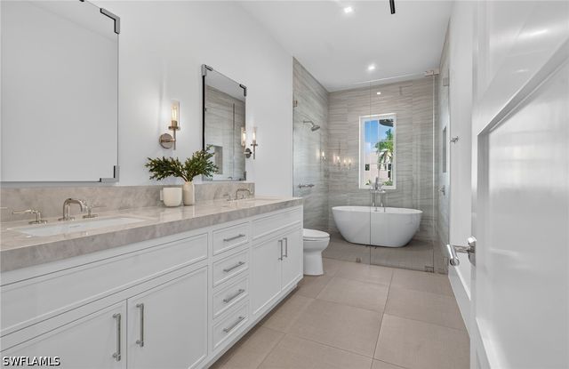 2231 Forrest LN, Naples, FL 34102
