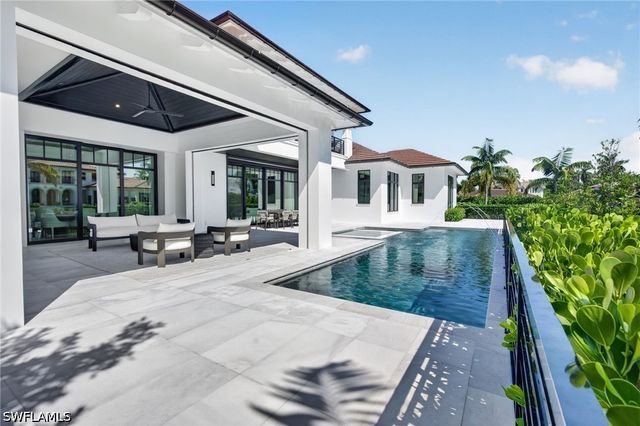 2231 Forrest LN, Naples, FL 34102