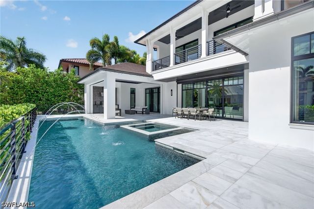 2231 Forrest LN, Naples, FL 34102