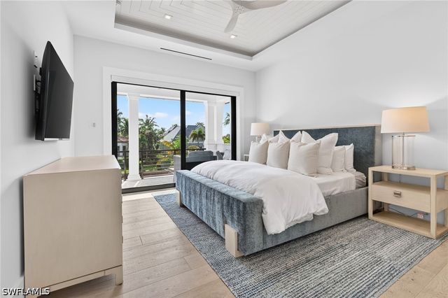 2231 Forrest LN, Naples, FL 34102