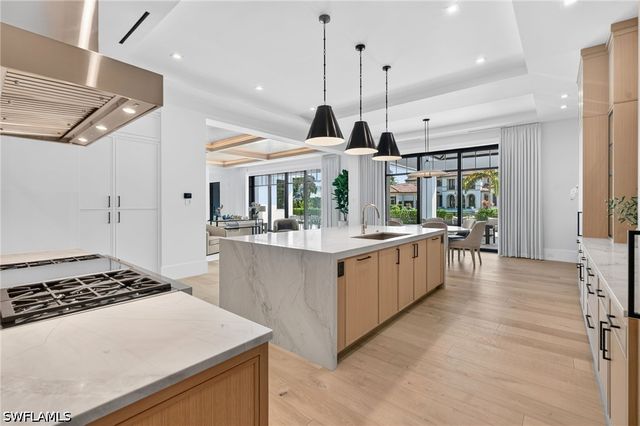 2231 Forrest LN, Naples, FL 34102