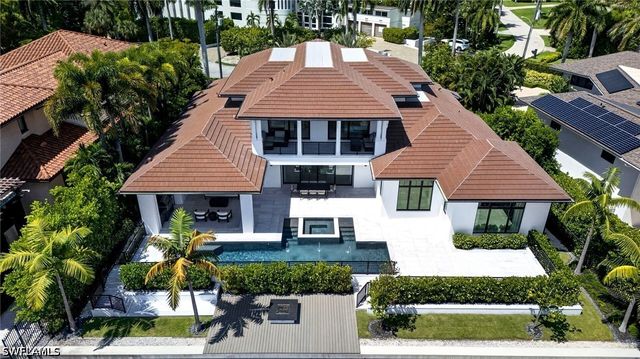 2231 Forrest LN, Naples, FL 34102