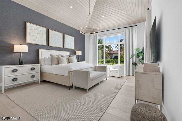 2231 Forrest LN, Naples, FL 34102