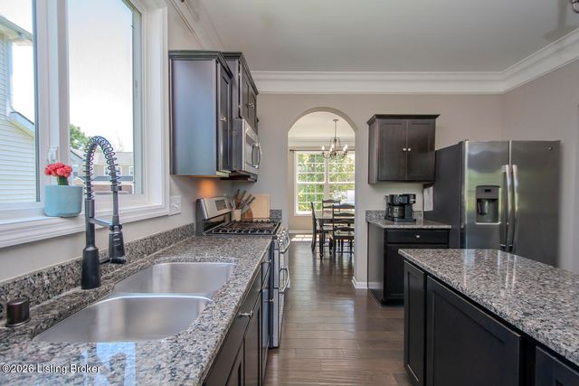 12521 Deer Lake Ln, Louisville, KY 40299