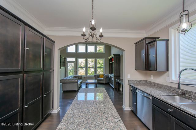 12521 Deer Lake Ln, Louisville, KY 40299