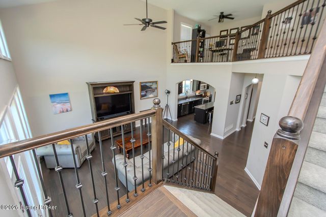 12521 Deer Lake Ln, Louisville, KY 40299