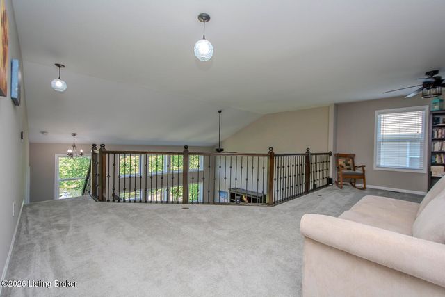 12521 Deer Lake Ln, Louisville, KY 40299
