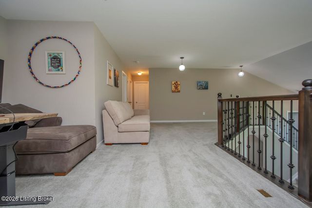 12521 Deer Lake Ln, Louisville, KY 40299