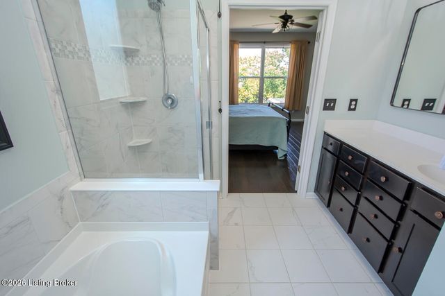 12521 Deer Lake Ln, Louisville, KY 40299