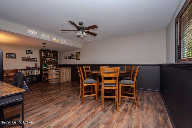 12521 Deer Lake Ln, Louisville, KY 40299
