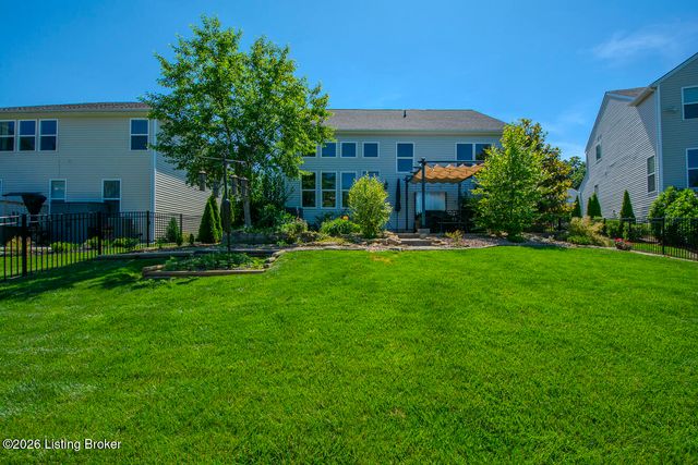 12521 Deer Lake Ln, Louisville, KY 40299