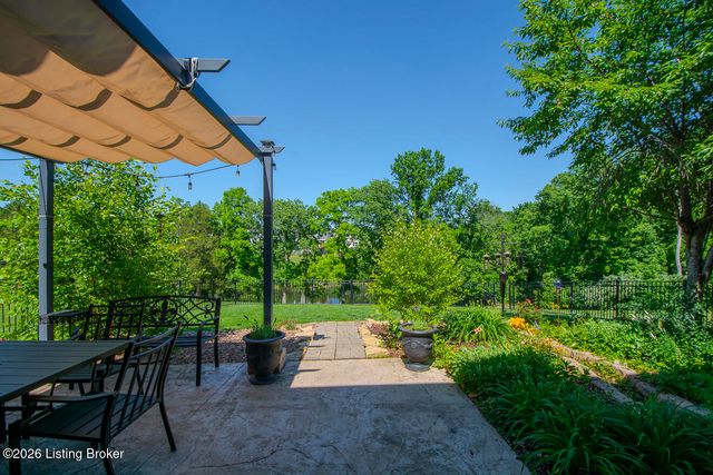 12521 Deer Lake Ln, Louisville, KY 40299