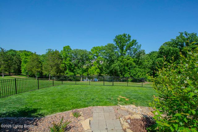 12521 Deer Lake Ln, Louisville, KY 40299