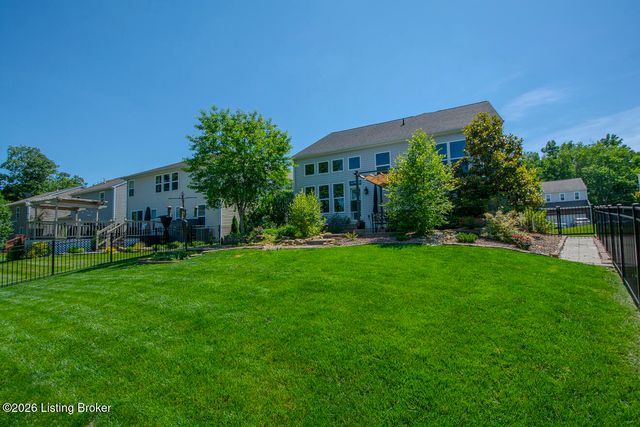 12521 Deer Lake Ln, Louisville, KY 40299