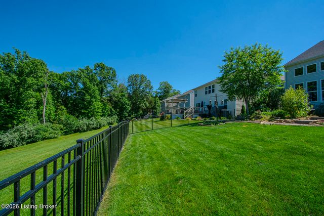 12521 Deer Lake Ln, Louisville, KY 40299